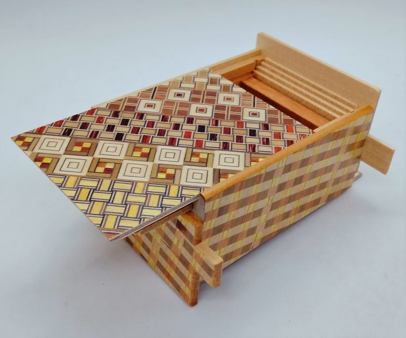 Yosegi Ichimatsu Puzzle Box 27 steps - Brain Spice