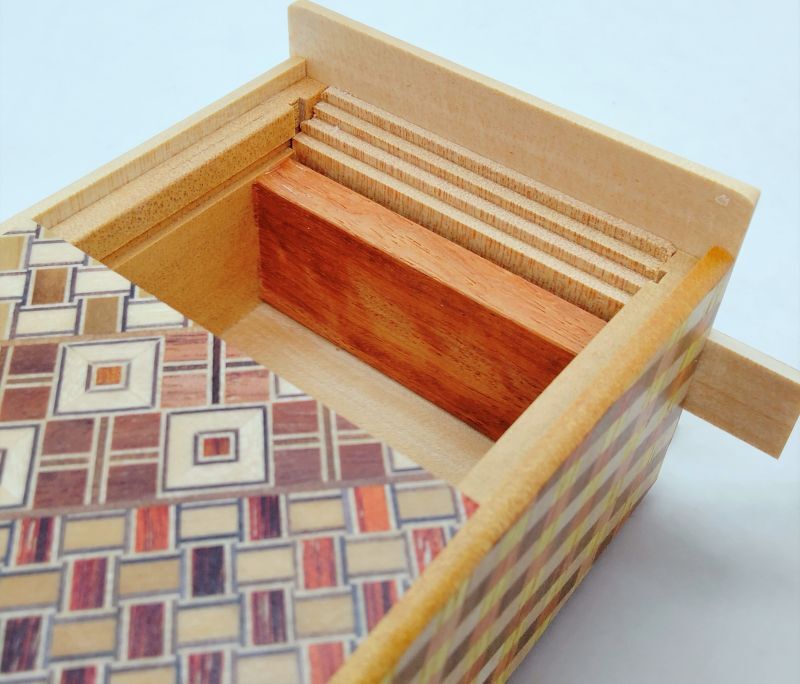 Yosegi Ichimatsu Puzzle Box 27 steps - Brain Spice