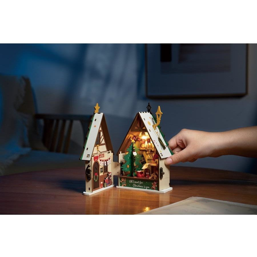 DIY Mini Twinkling Christmas House - Brain Spice