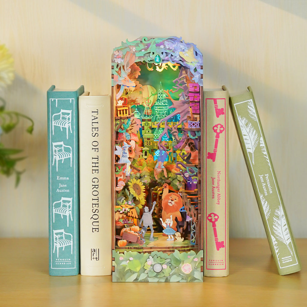 Dorothys Journey - Large Book Nook Kit - Brain Spice