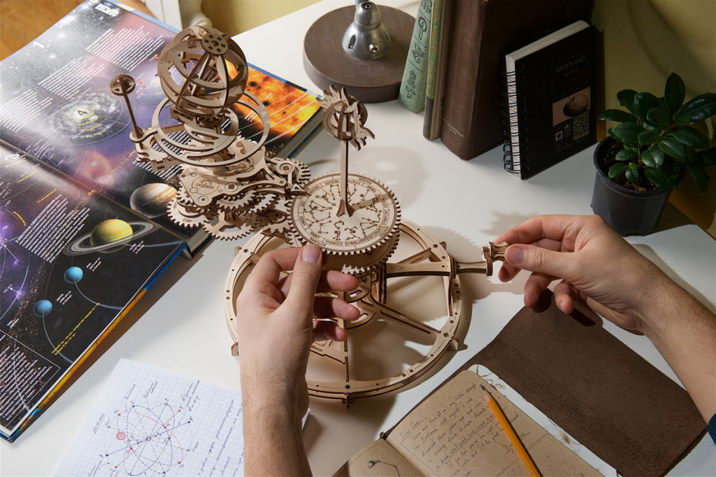 Tellurion - uGears - Brain Spice