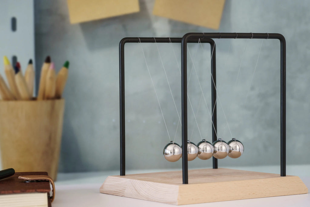 Newtons Cradle 18cm - Brain Spice