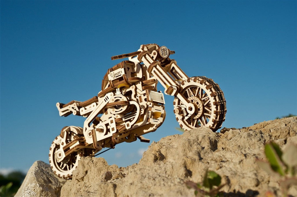 Scrambler UGR-10 with Sidecar - uGears - Brain Spice