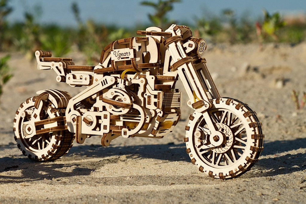 Scrambler UGR-10 with Sidecar - uGears - Brain Spice