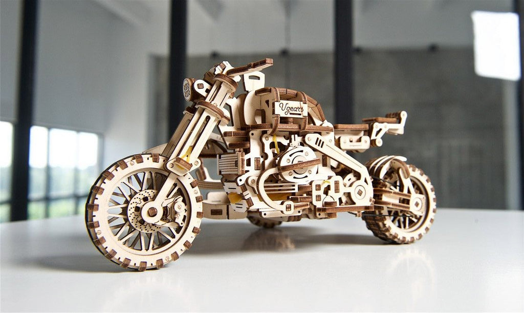 Scrambler UGR-10 with Sidecar - uGears - Brain Spice