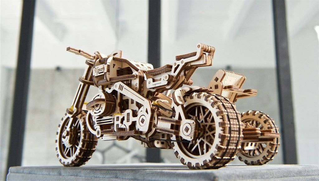 Scrambler UGR-10 with Sidecar - uGears - Brain Spice