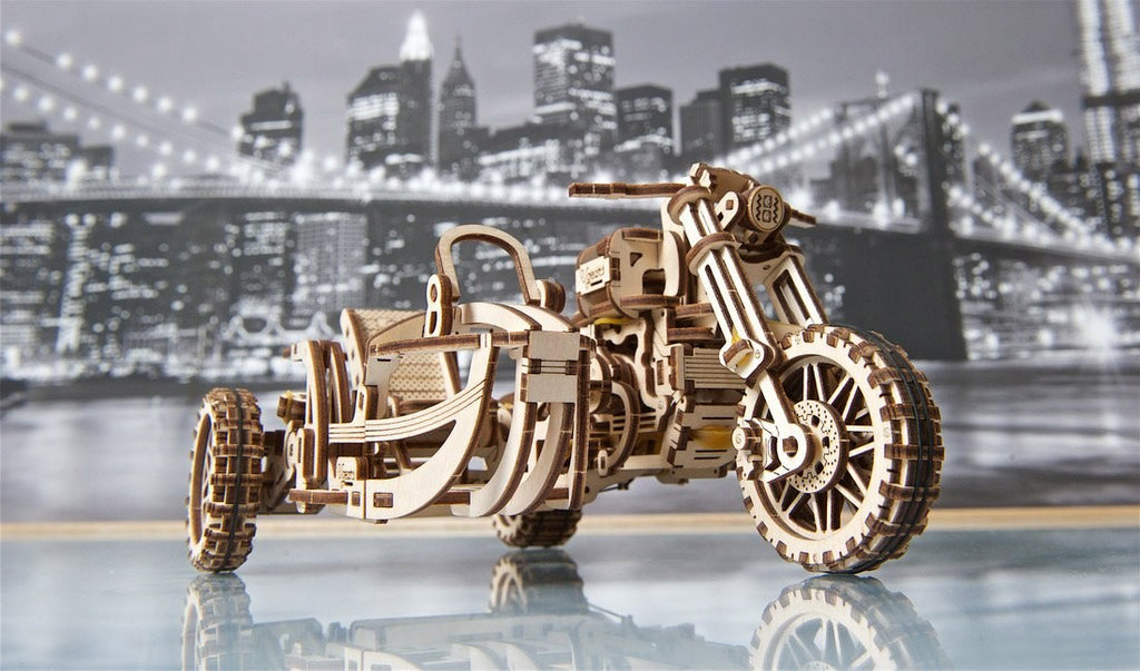Scrambler UGR-10 with Sidecar - uGears - Brain Spice