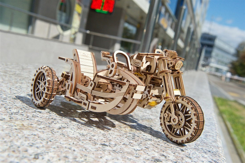 Scrambler UGR-10 with Sidecar - uGears - Brain Spice